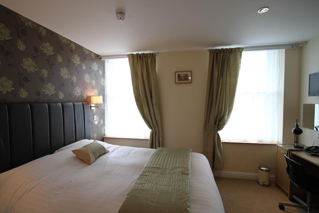 Blaenavon The Lion Hotel חדר תמונה